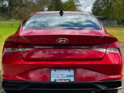 Used 2023 Hyundai Elantra SEL w/ Convenience Package image 9
