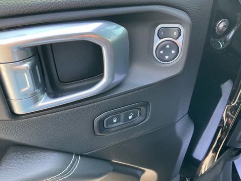 Used 2021 Jeep Gladiator Overland w/ Popular Equipment Package image 18