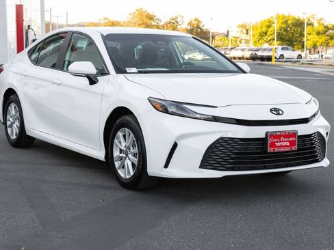 Used 2026 Toyota Camry LE AWD/4WD image 3