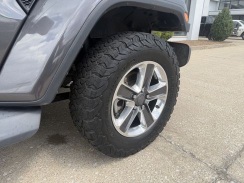 Used 2019 Jeep Wrangler Unlimited Sahara AWD/4WD image 18