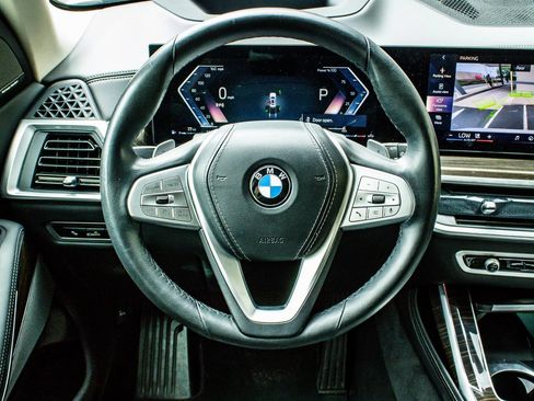 Used 2024 BMW X7 xDrive40i AWD/4WD image 16