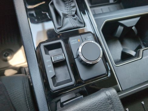 Used 2023 Toyota Tundra SR5 w/ SR5 Convenience Package AWD/4WD image 40