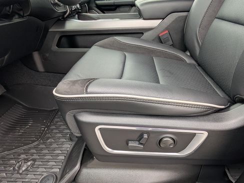 New 2026 RAM 1500 Laramie w/ Night Edition AWD/4WD image 9