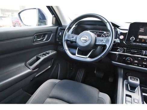 Used 2024 Nissan Pathfinder SV image 8