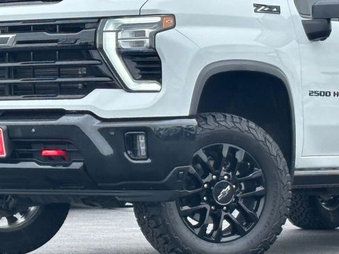 Used 2025 Chevrolet Silverado 2500 LTZ AWD/4WD image 2