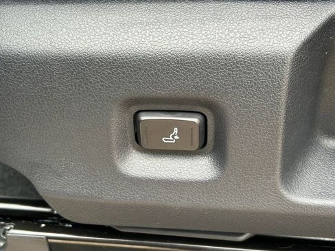 Used 2025 Toyota Tacoma SR5 AWD/4WD image 24