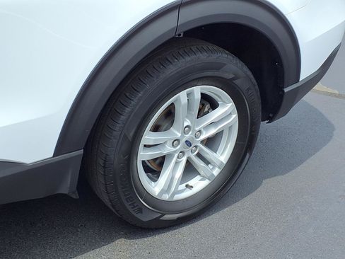 Used 2024 Ford Explorer XLT AWD/4WD image 30