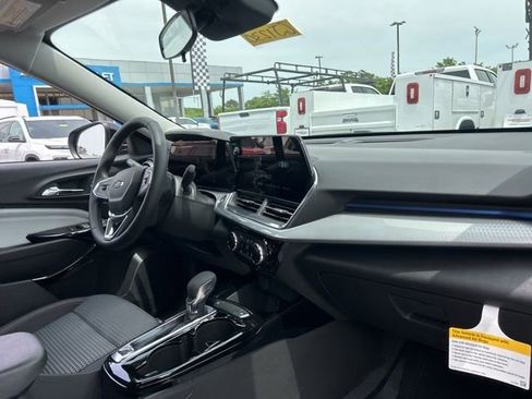New 2026 Chevrolet Trax LT FWD image 30