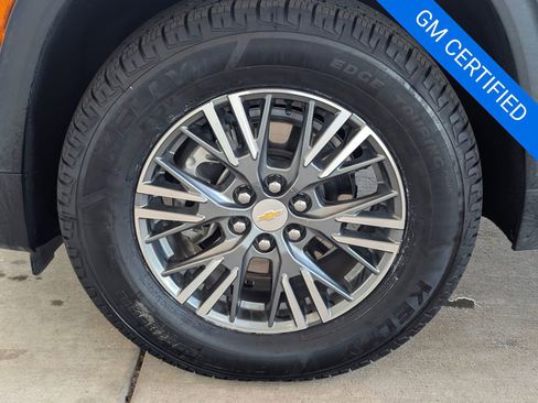 Certified 2025 Chevrolet Traverse LT image 42