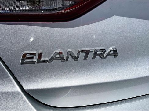 Used 2017 Hyundai Elantra Value Edition FWD image 28