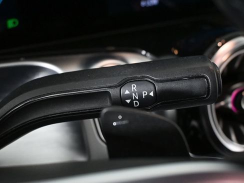 Used 2022 Mercedes-Benz GLB 250 4MATIC image 16