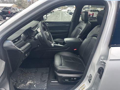 Used 2022 Jeep Grand Cherokee Overland image 8