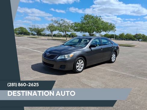 Used 2011 Toyota Camry LE image 1