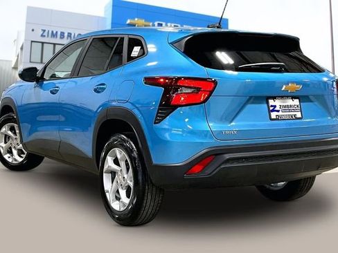 New 2026 Chevrolet Trax LS w/ LS Convenience Package FWD image 3