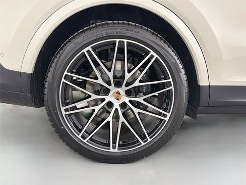 Certified 2026 Porsche Cayenne Coupe AWD/4WD image 13