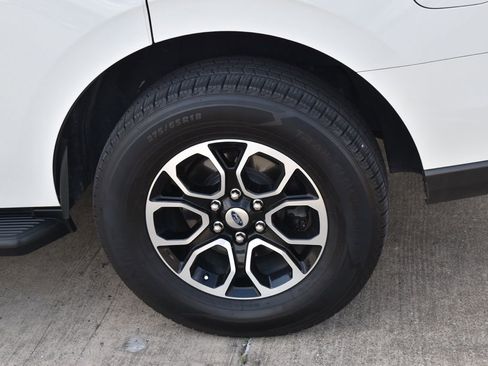 Used 2022 Ford Expedition XLT image 12