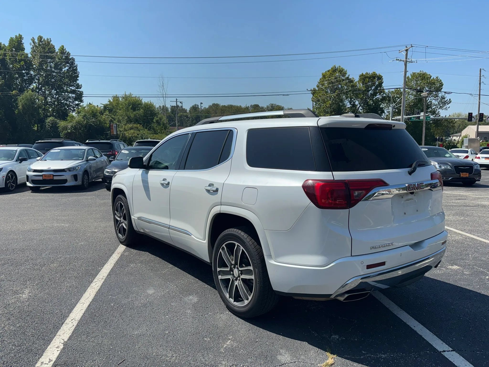 Used 2018 GMC Acadia Denali w/ Technology Package FWD image 3