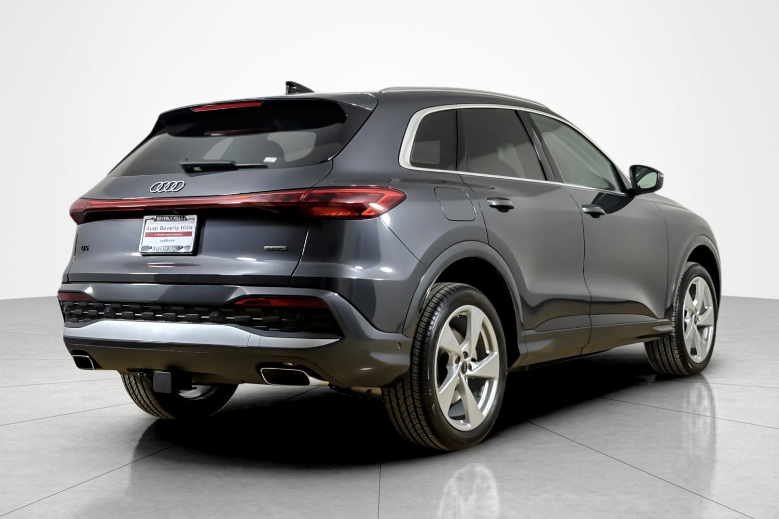 Used 2025 Audi Q5 Premium Plus w/ Premium Plus AWD/4WD image 5