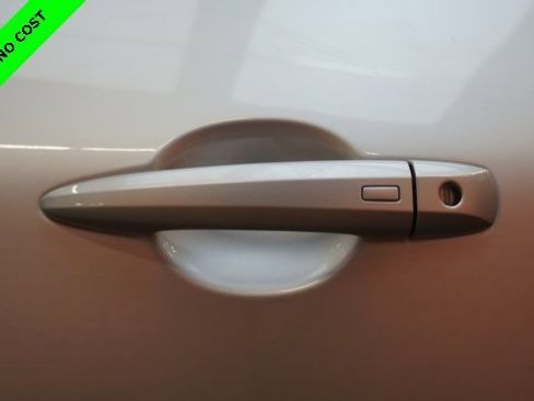 Used 2022 Nissan Rogue SV w/ SV Premium Package image 77