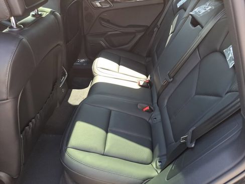 Used 2025 Porsche Macan image 18