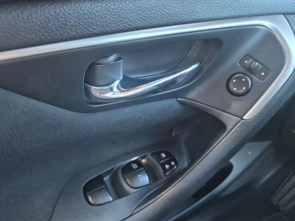 Used 2015 Nissan Altima 2.5 SV w/ Convenience Package FWD image 8