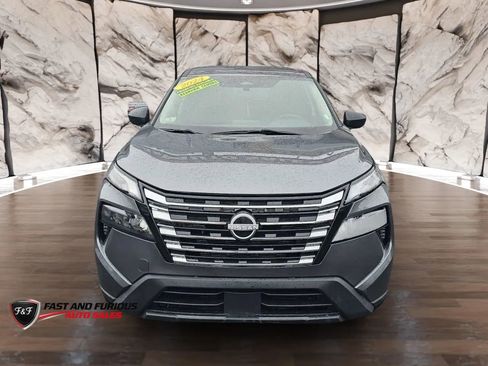 Used 2024 Nissan Rogue S AWD/4WD image 2