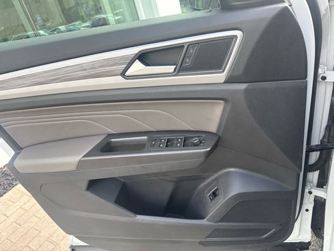 Used 2023 Volkswagen Atlas Cross Sport SE w/ Panoramic Sunroof Package FWD image 18