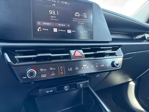 Used 2025 Kia Niro LX FWD image 15