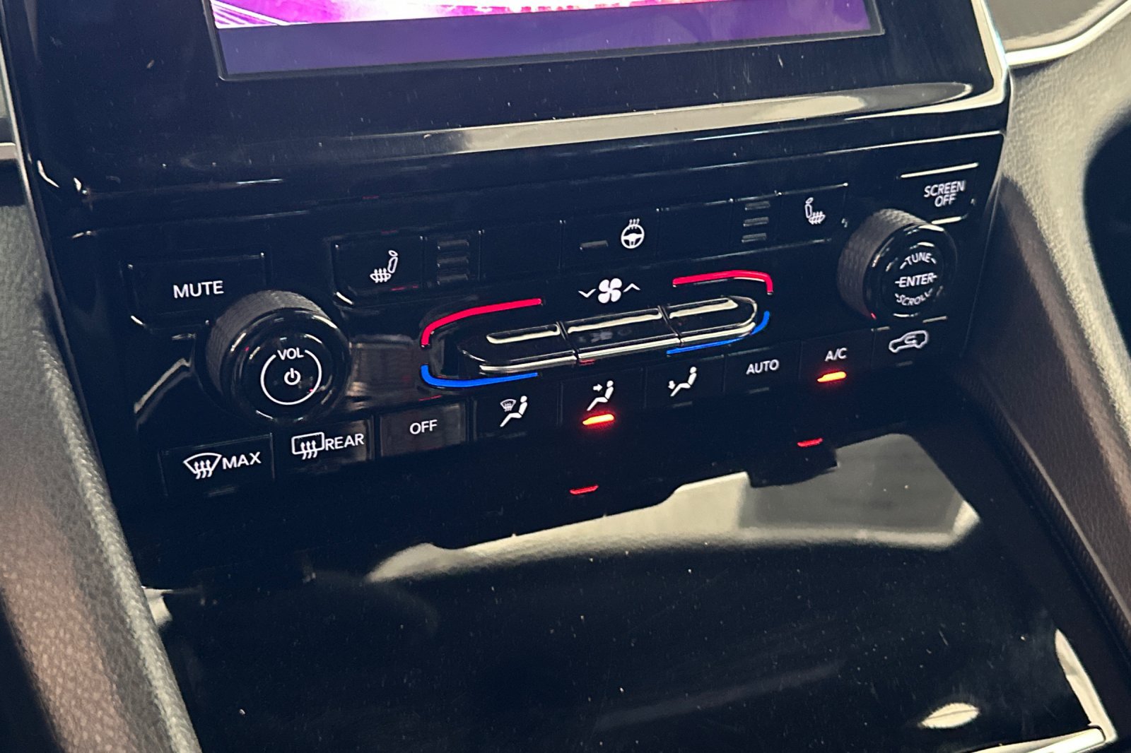 Used 2023 Jeep Grand Cherokee Altitude AWD/4WD image 19