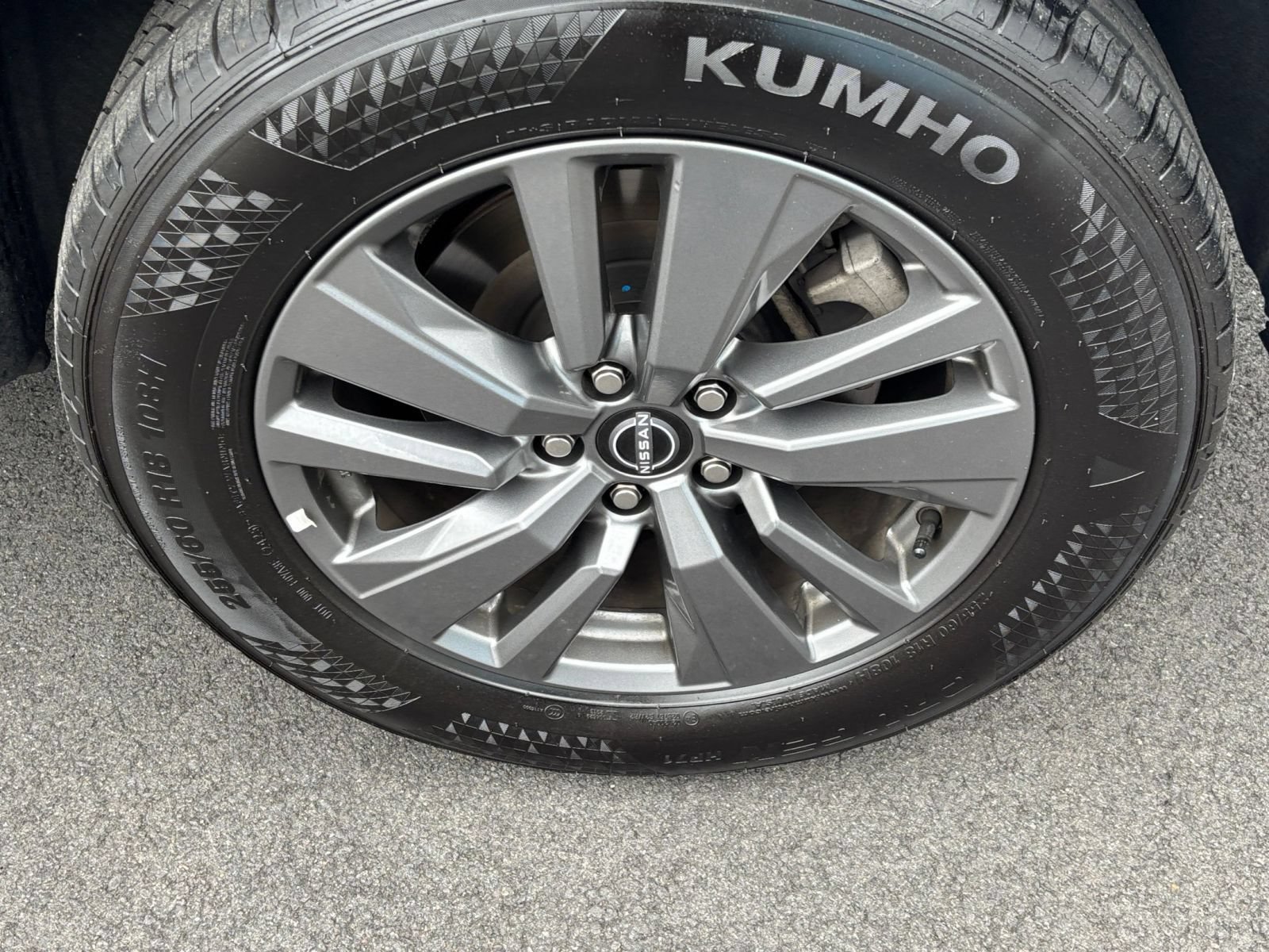 Used 2025 Nissan Pathfinder SV FWD image 30