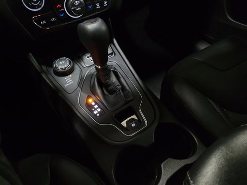 Used 2021 Jeep Cherokee Latitude Lux w/ Comfort/Convenience Group image 26