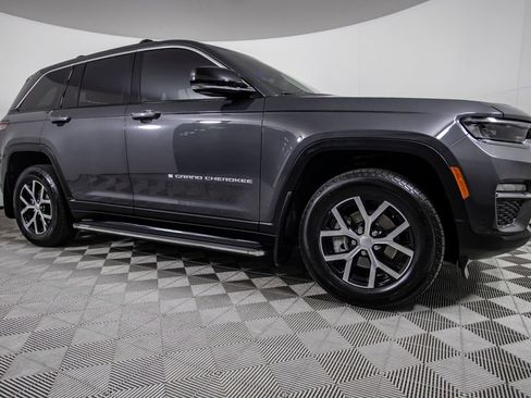 Used 2025 Jeep Grand Cherokee Limited w/ Trailer Tow Package AWD/4WD image 2
