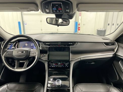 Used 2022 Jeep Grand Cherokee L Limited AWD/4WD image 10
