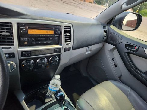 Used 2005 Toyota 4Runner SR5 AWD/4WD image 25