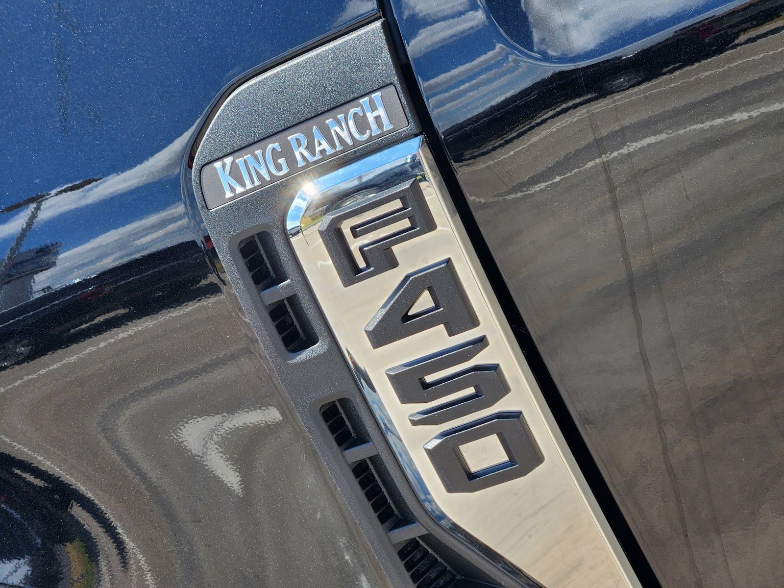 New 2027 Ford F450 King Ranch w/ FX4 Off-Road Package AWD/4WD image 9