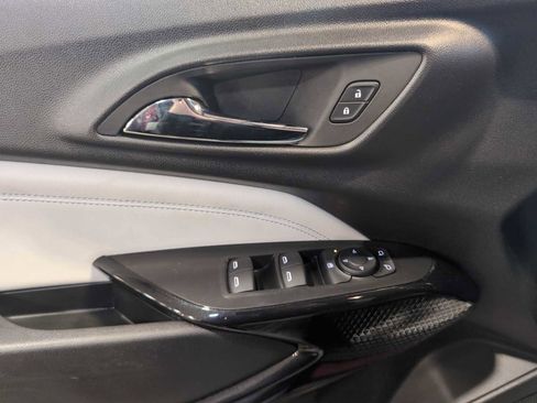 Used 2025 Chevrolet Trax LT w/ LT Convenience Package image 24