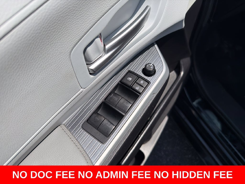 Used 2025 Toyota Sienna XLE FWD image 13