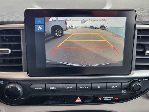 Used 2025 Hyundai Venue SEL FWD image 18