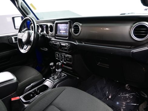 Used 2020 Jeep Wrangler Unlimited Sahara AWD/4WD image 16