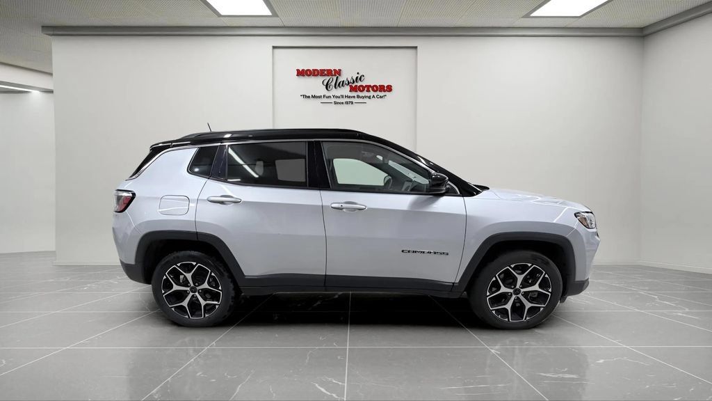 Used 2025 Jeep Compass Limited AWD/4WD image 8