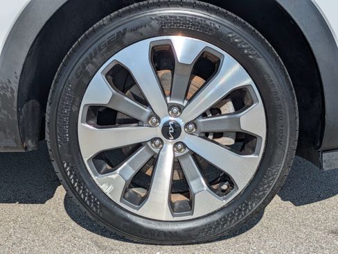 Used 2022 Kia Telluride S FWD image 11