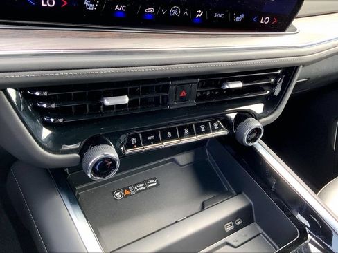 Used 2025 Chevrolet Tahoe Z71 AWD/4WD image 15