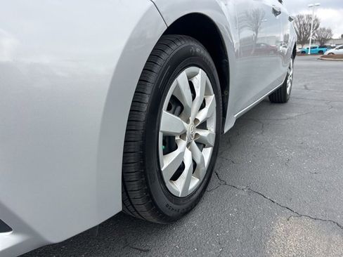 Used 2015 Toyota Corolla LE image 10