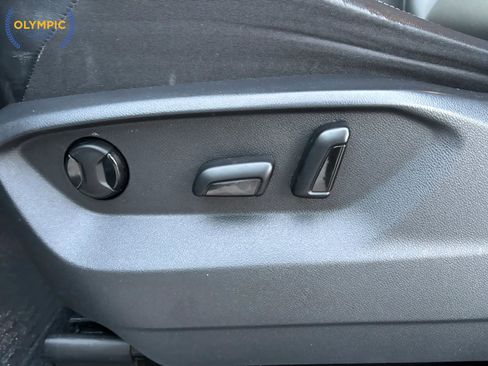 Used 2018 Volkswagen Tiguan SE image 33