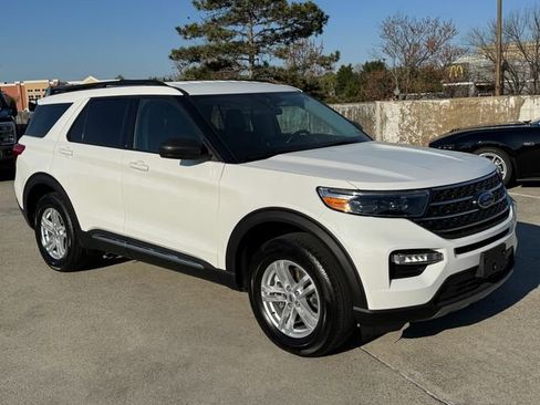 Used 2023 Ford Explorer XLT w/ Equipment Group 202A image 6