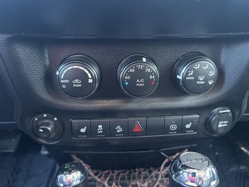 Used 2012 Jeep Wrangler Unlimited Sahara image 22