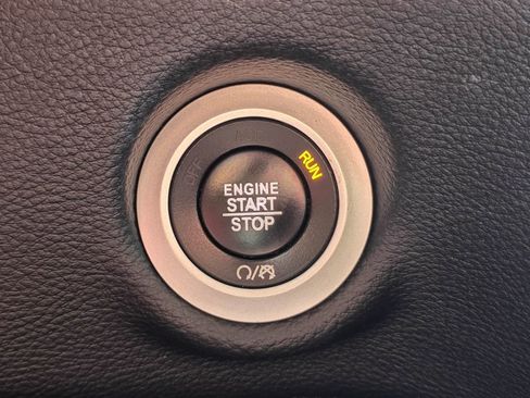 Used 2017 Chrysler Pacifica Limited FWD image 19