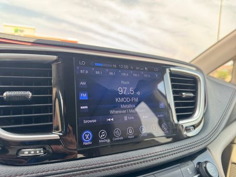 Used 2017 Chrysler Pacifica Limited w/ UConnect Theater Package FWD image 32