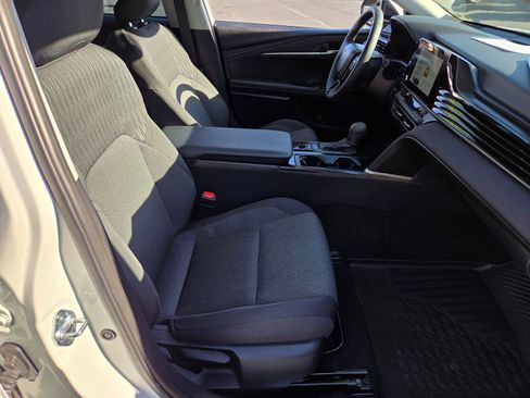 Used 2025 Toyota Camry LE w/ Convenience Package image 15