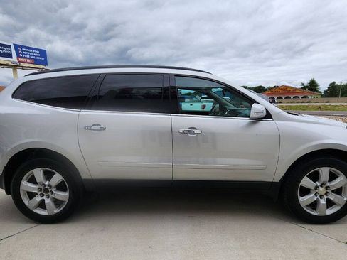 Used 2017 Chevrolet Traverse LT w/ Style and Technology Package FWD image 7